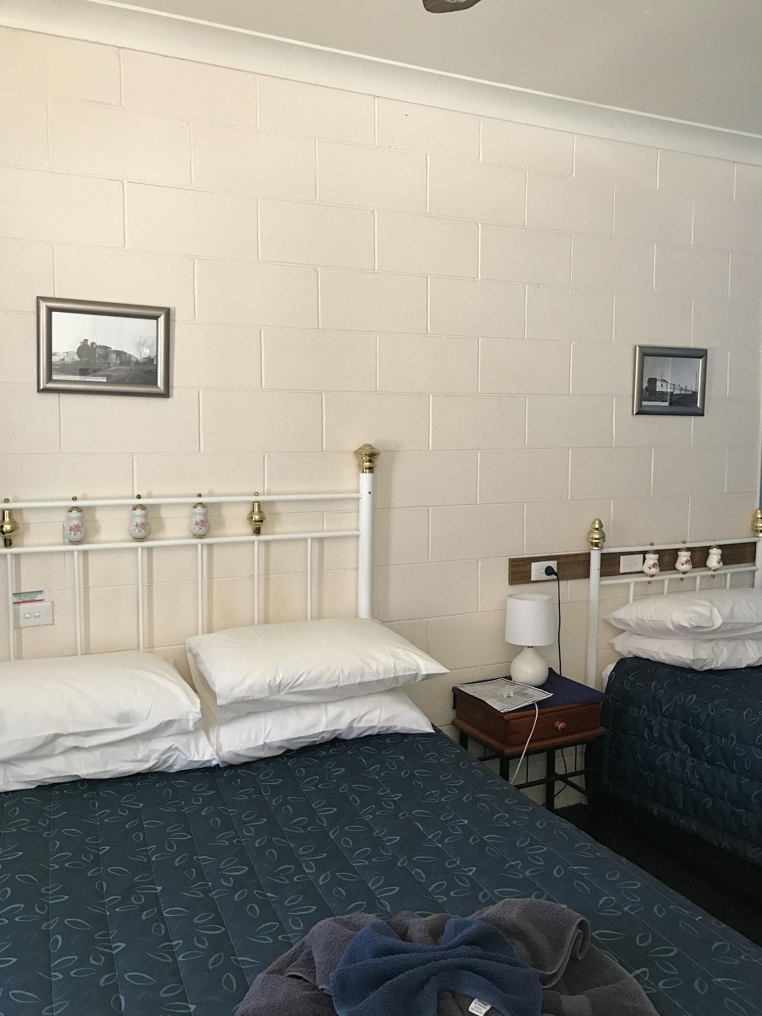 The Lodge Outback Motel Broken Hill Exterior photo