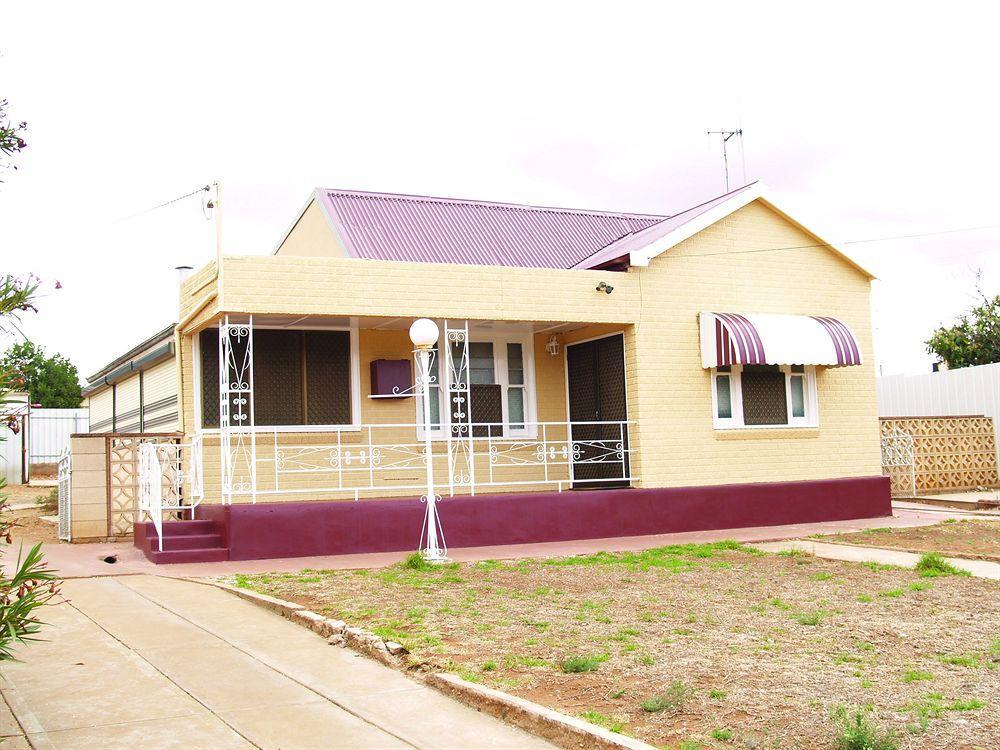 The Lodge Outback Motel Broken Hill Exterior photo