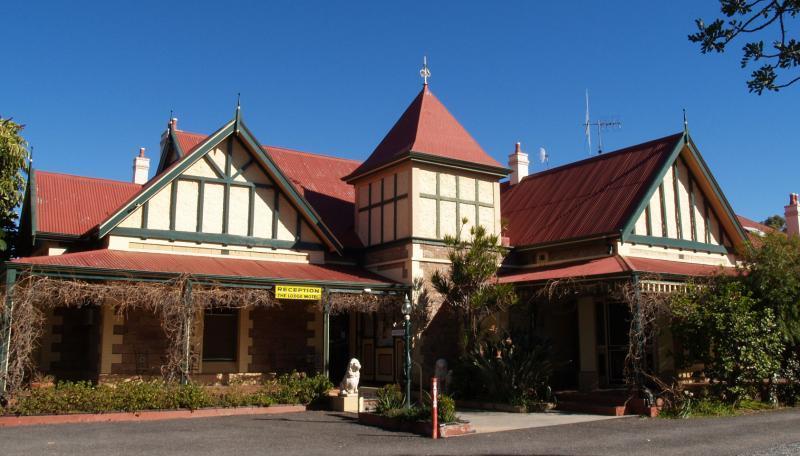 The Lodge Outback Motel Broken Hill Exterior photo