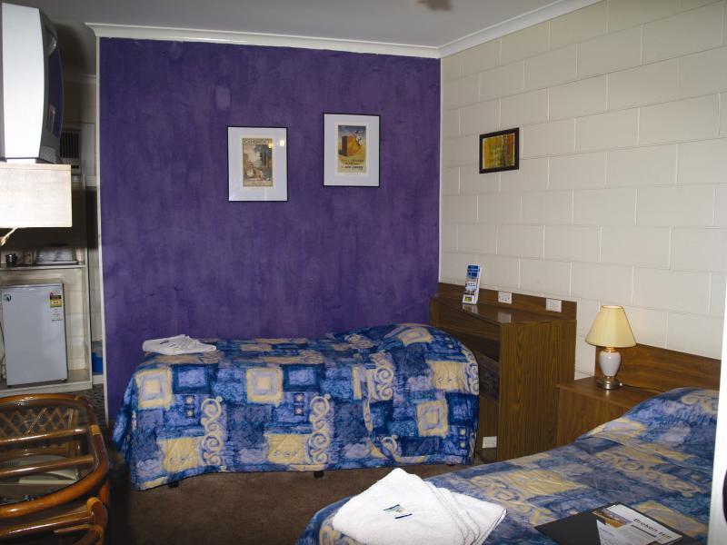 The Lodge Outback Motel Broken Hill Exterior photo