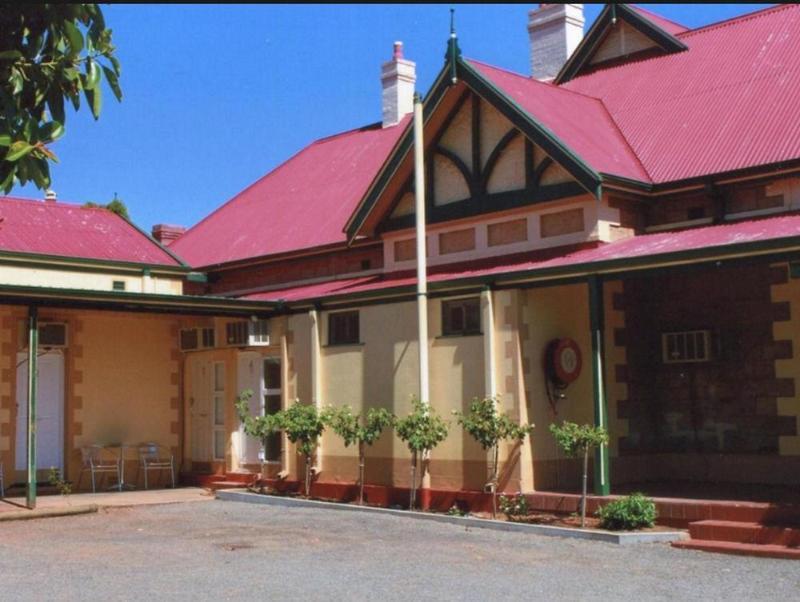 The Lodge Outback Motel Broken Hill Exterior photo