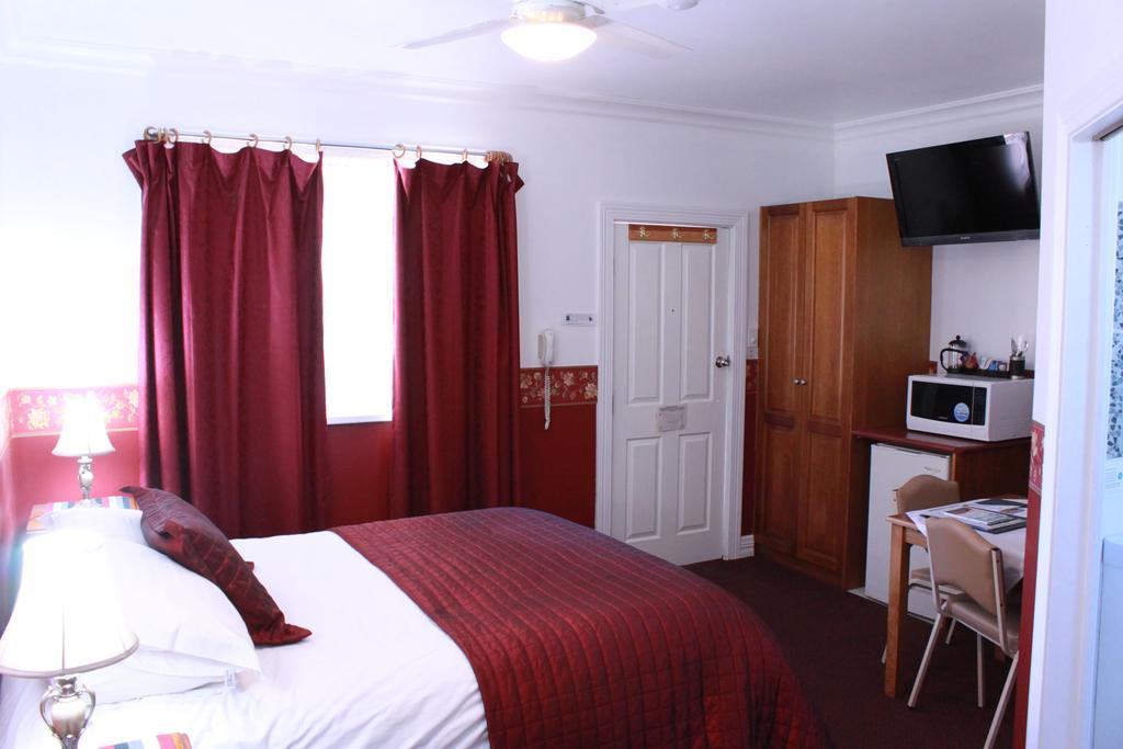 The Lodge Outback Motel Broken Hill Exterior photo