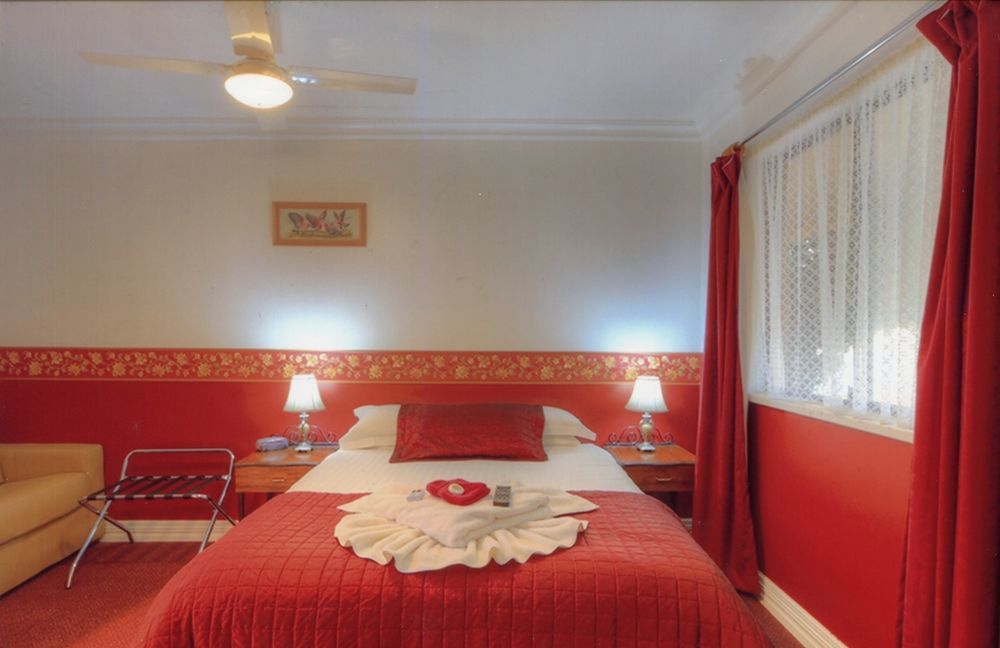 The Lodge Outback Motel Broken Hill Exterior photo