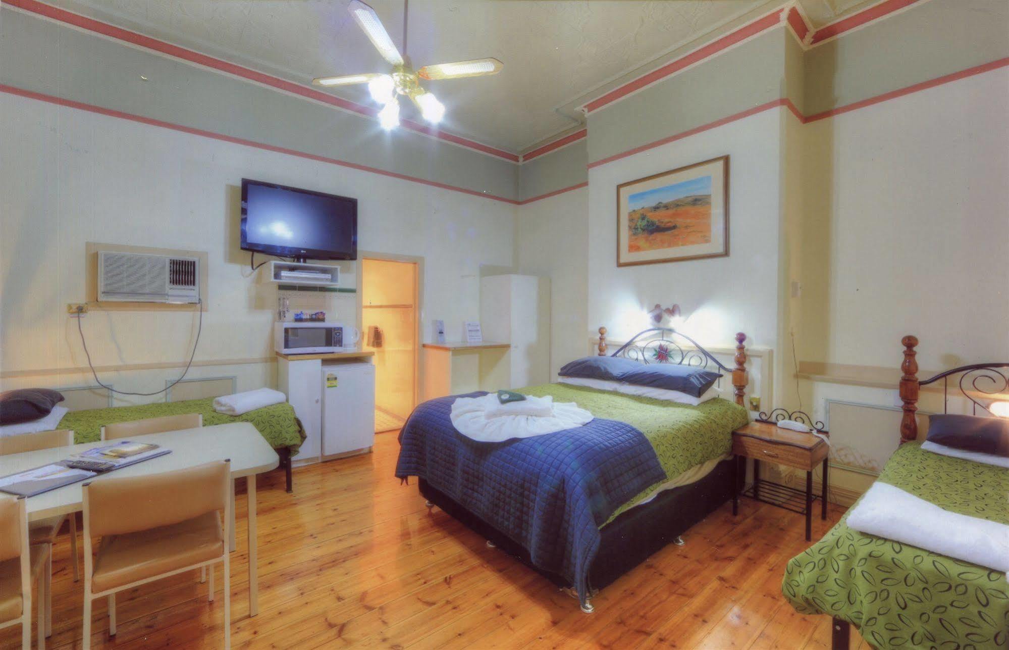 The Lodge Outback Motel Broken Hill Exterior photo