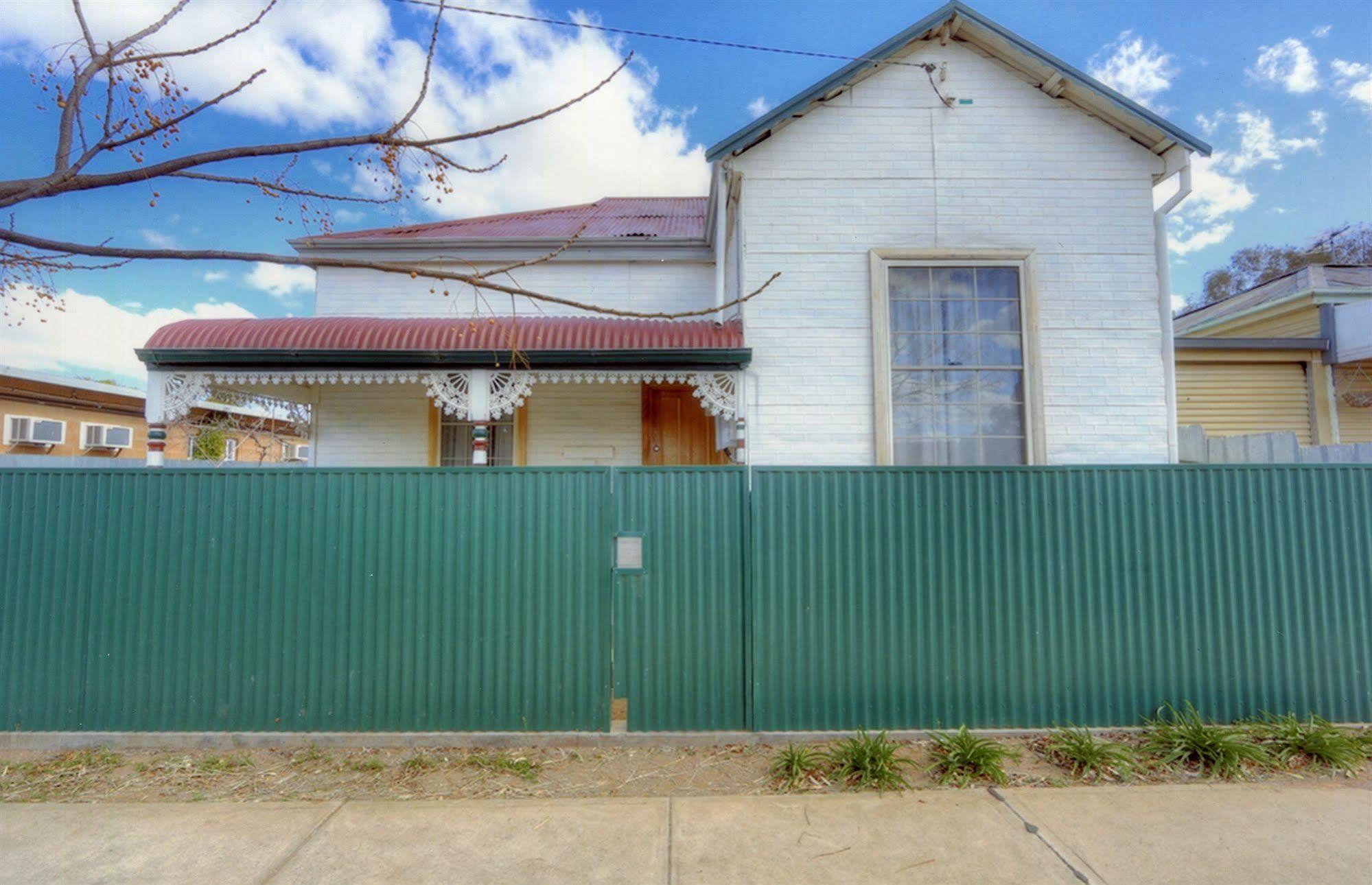 The Lodge Outback Motel Broken Hill Exterior photo