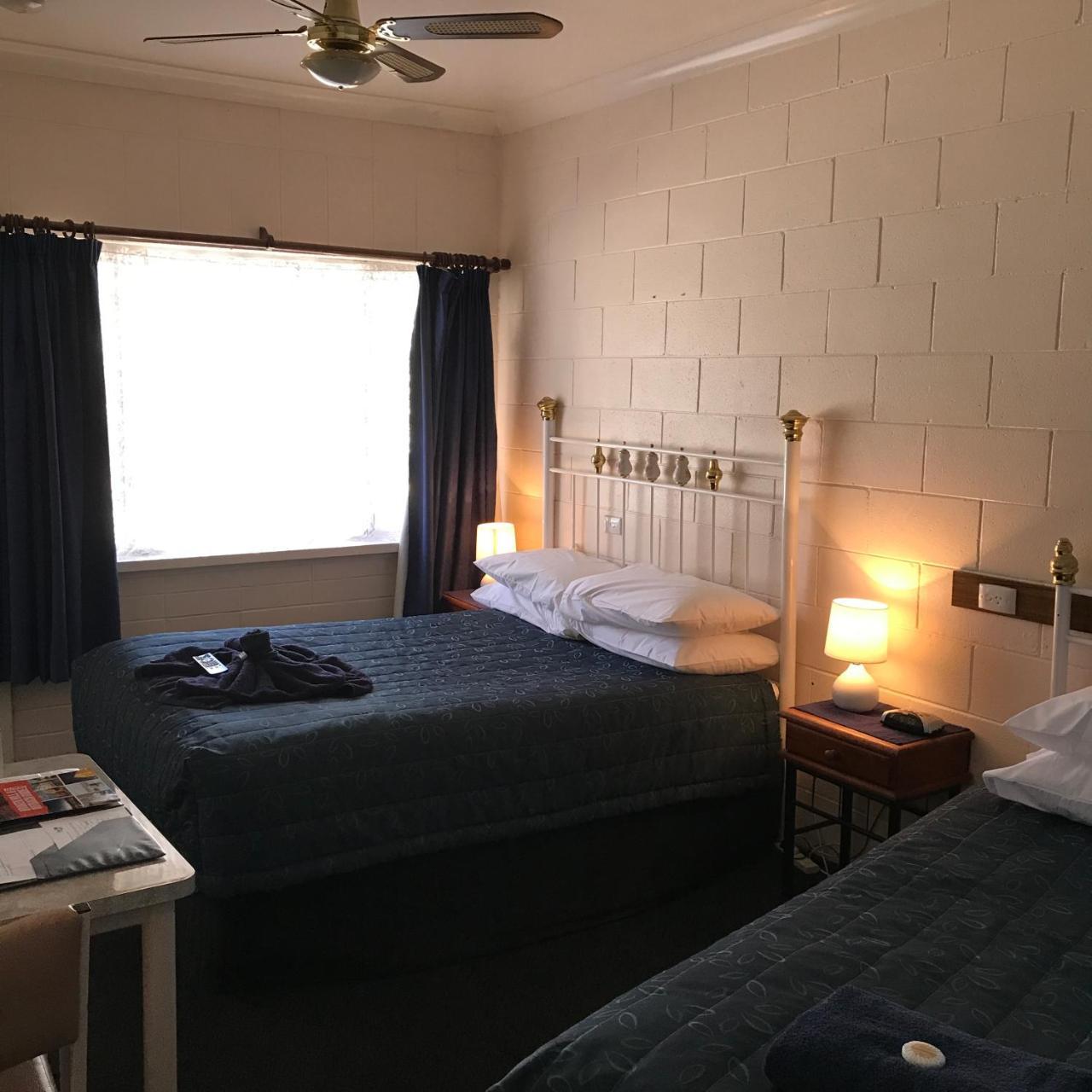 The Lodge Outback Motel Broken Hill Exterior photo